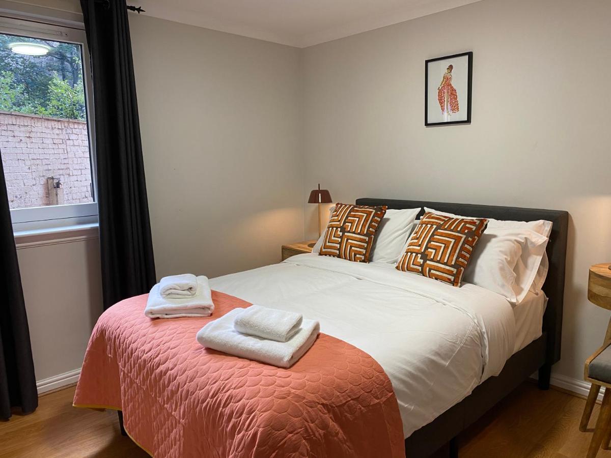 Private Main Door Lovely 2 Bedroom Apartment Единбург Екстериор снимка