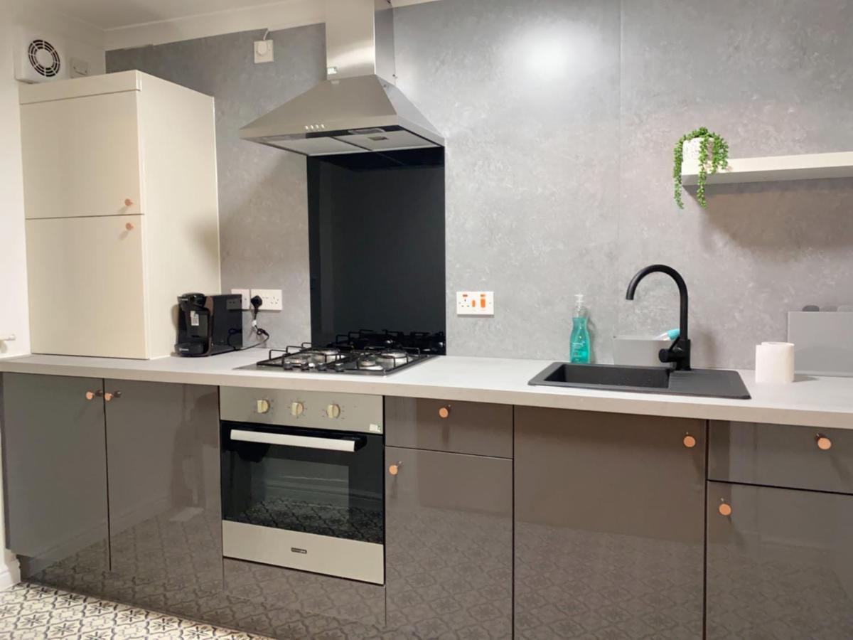 Private Main Door Lovely 2 Bedroom Apartment Единбург Екстериор снимка
