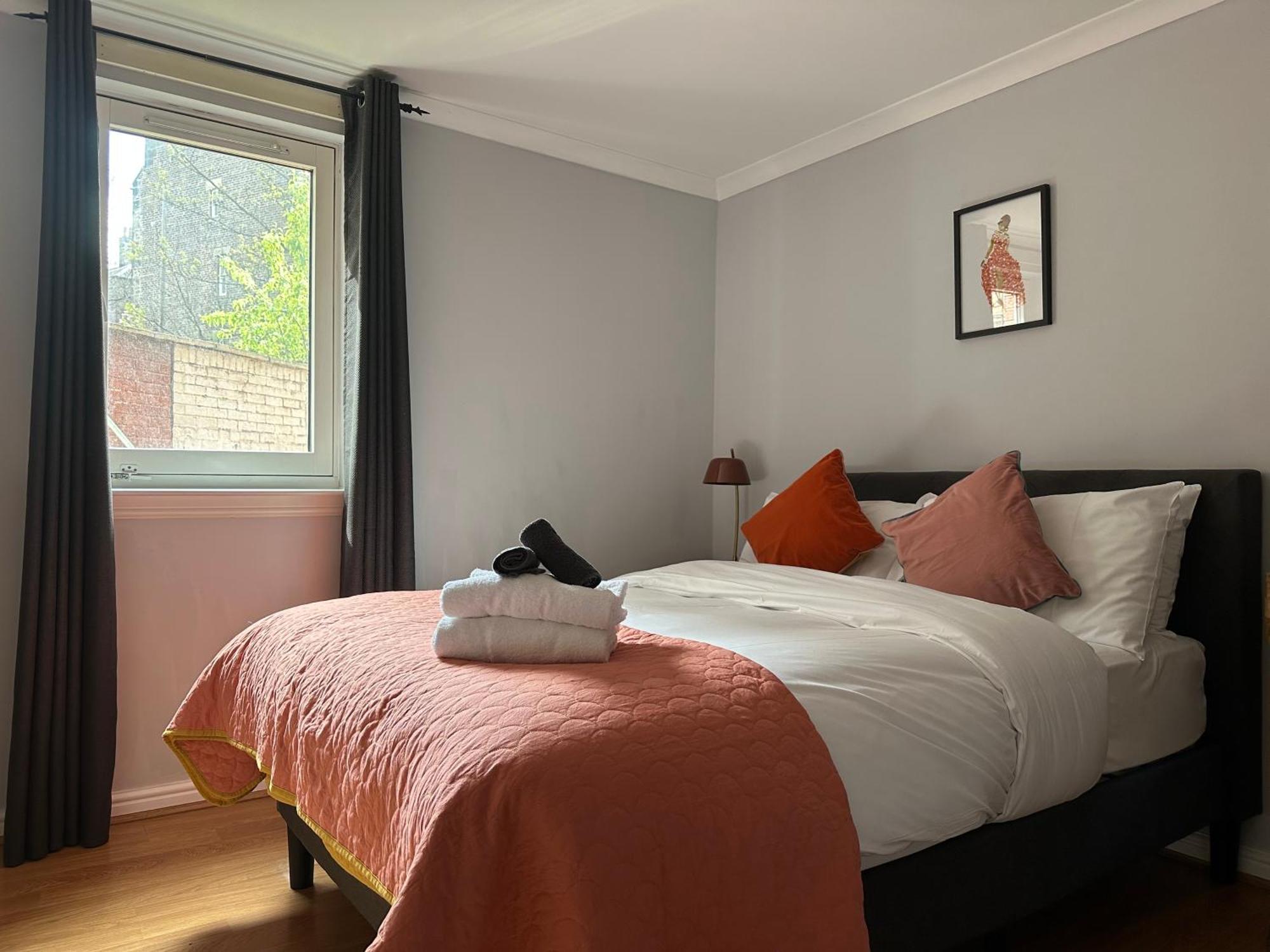 Private Main Door Lovely 2 Bedroom Apartment Единбург Екстериор снимка