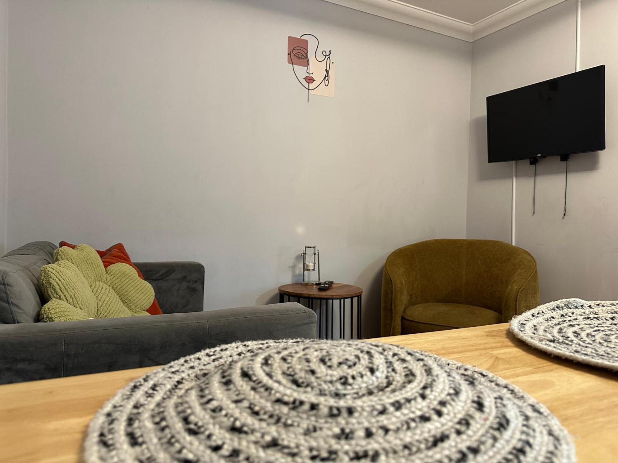 Private Main Door Lovely 2 Bedroom Apartment Единбург Екстериор снимка